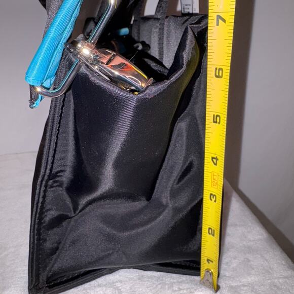 TAHARI Black and Blue Nylon Bag crossbody Shoulder Day Pack Cooler NWT - Picture 9 of 10